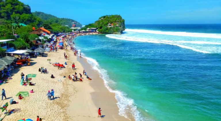 Pantai Indrayanti, sumber : Camera Wisata