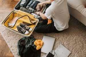 Persiapan baju ganti, Sumber: pexels.com